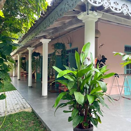 Ronaya Surf Waves Villa Dikwella Luaran gambar