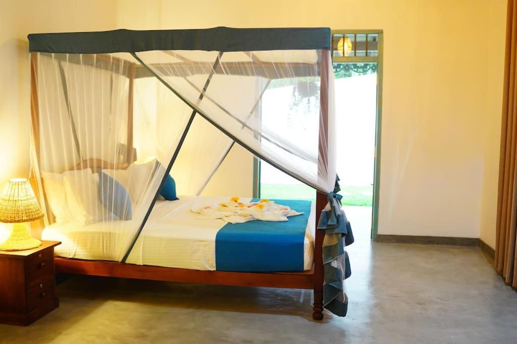 Ronaya Surf Waves Villa Dikwella Luaran gambar