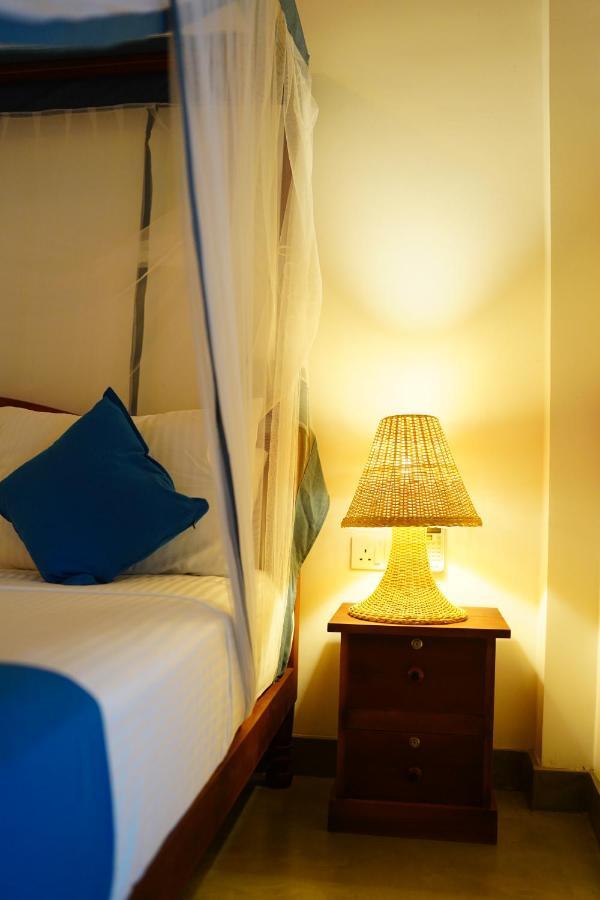 Ronaya Surf Waves Villa Dikwella Luaran gambar
