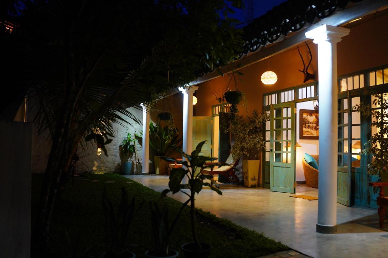 Ronaya Surf Waves Villa Dikwella Luaran gambar