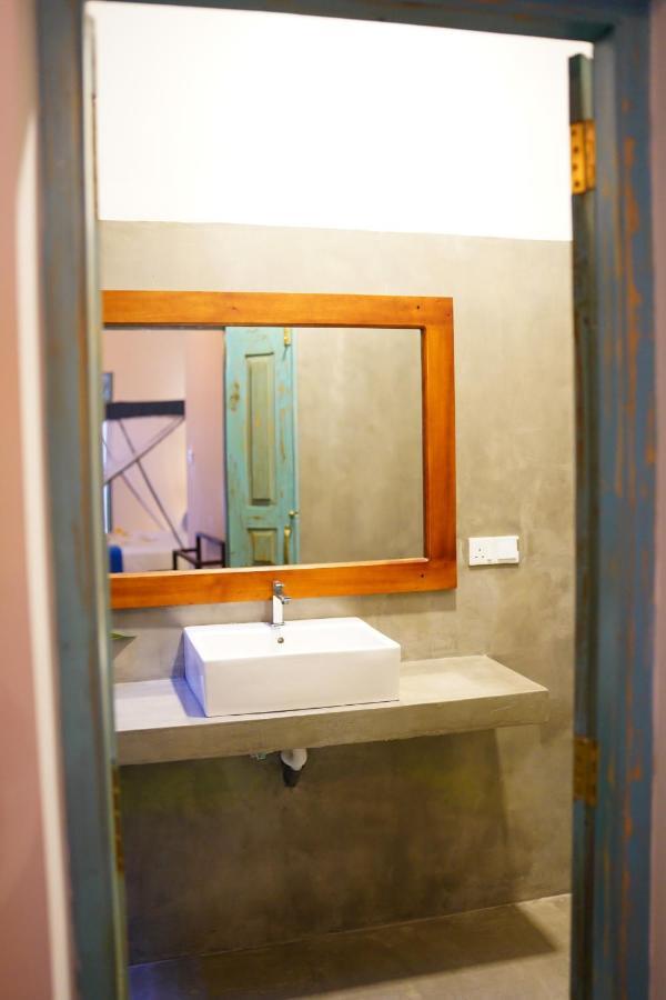 Ronaya Surf Waves Villa Dikwella Luaran gambar