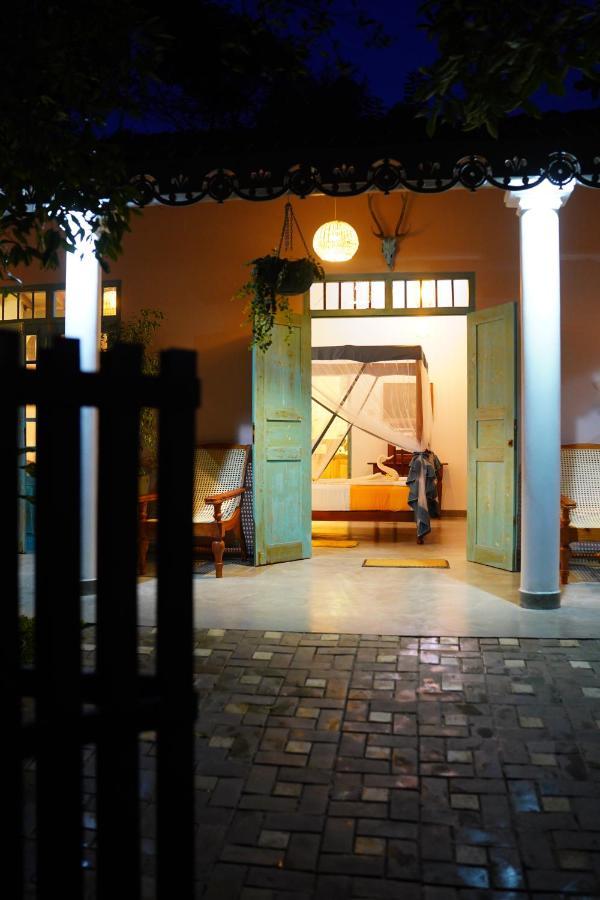 Ronaya Surf Waves Villa Dikwella Luaran gambar