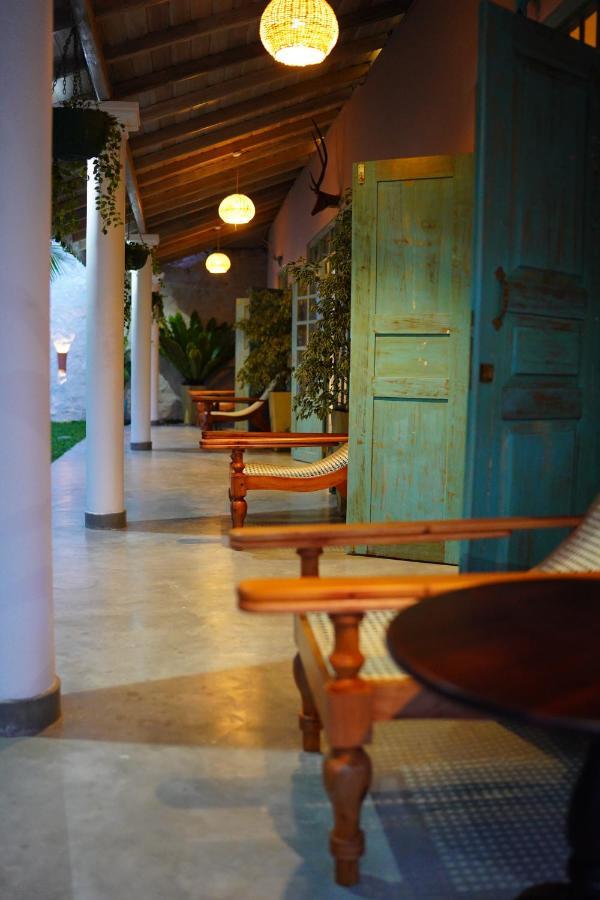 Ronaya Surf Waves Villa Dikwella Luaran gambar