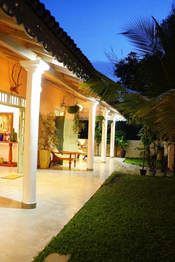 Ronaya Surf Waves Villa Dikwella Luaran gambar