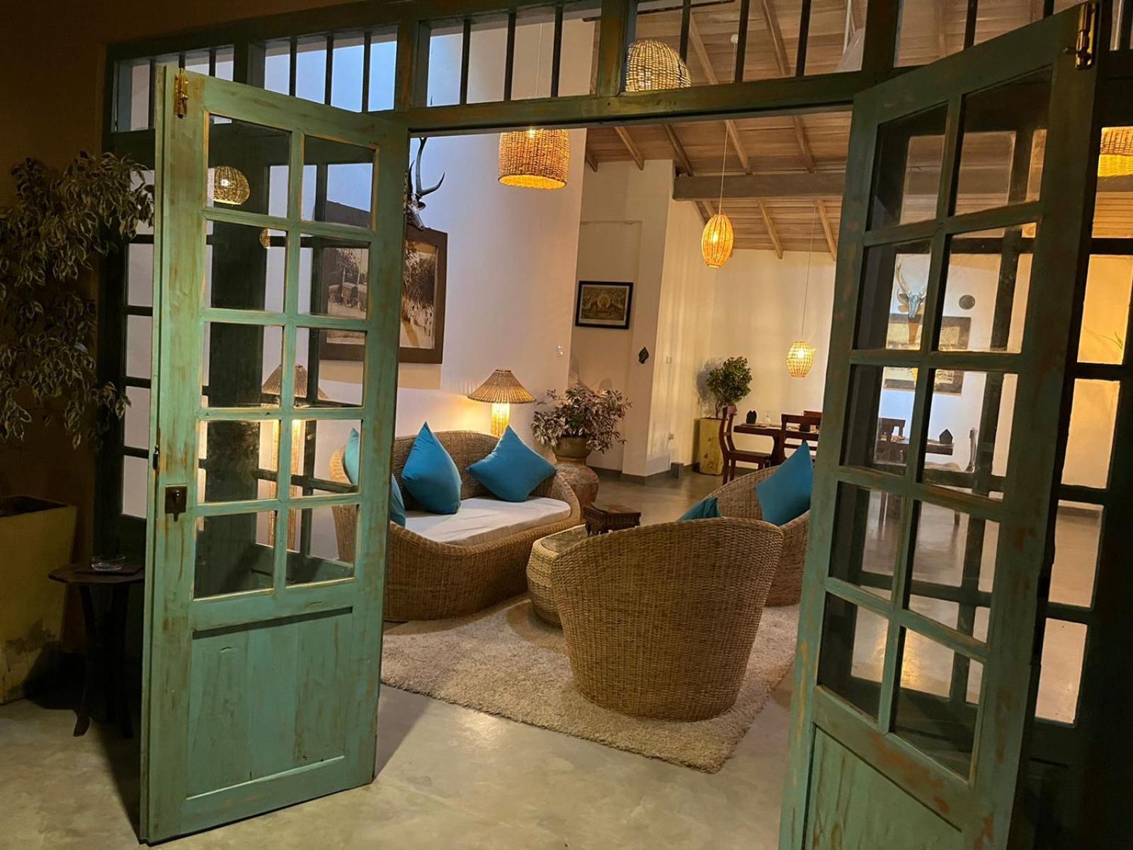Ronaya Surf Waves Villa Dikwella Luaran gambar